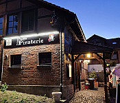 Franks Piraterie outside