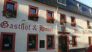 Gasthof und Hotel Roter Hirsch outside