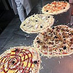 La Pizzeria Du Rocher food