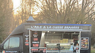 L'aile Et La Cuisse Braisées outside