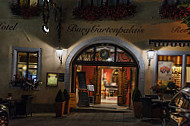 Hotel Burg Gartenpalais inside