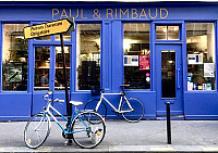 Paul Et Rimbaud outside