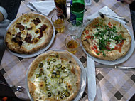 Pizzeria Vittoria food