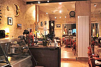 Cafe de La Fontaine inside