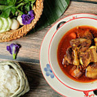 Krua Lawng Khao food