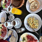 Cafe Peters Fahrhafen Mukran food