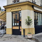 Passerini outside