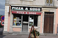 Pizza à Gogo outside