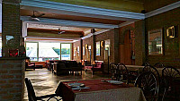 Mango Hill Hotel & Restaurant inside