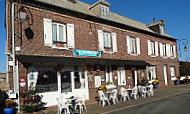 Bar Restaurant La Charrette inside