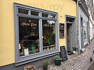 Klara Grün Café outside