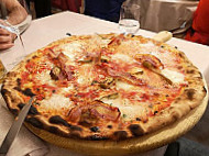 Pizzeria Nuova Corona food