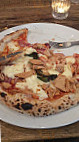 Nola Neapolitanische Pizza Weinbar food