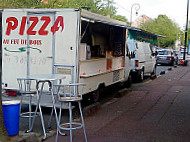 Le Camion Pizza inside