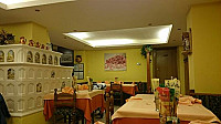 Pizzeria Alpino inside