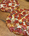 Me N Ed's Pizzera food
