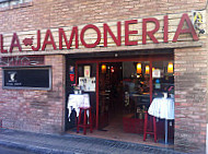La Jamonería inside