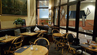 Cafe Bistro Petit Paris inside