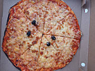 Pizz'one food