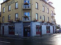 Galway Arms Inn outside
