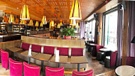Cafe Le Paris inside