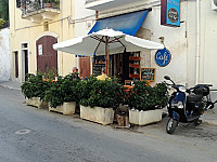 Cafe Del Mare outside