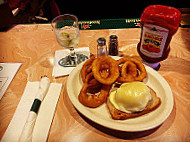 Peter's Pour House food