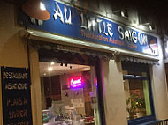 Au Little Saigon inside