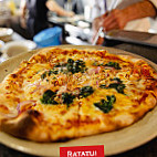 Ratatui Pizzaria inside