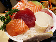 Mi-Ne Sushi food