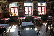 Café Resto Lorrain inside