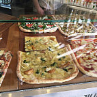 Pizza Delizia food