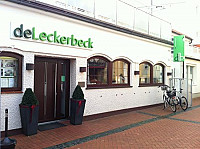 De Leckerbeck outside