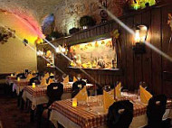 Restaurant Caveau Folie Marco inside