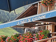 La Table de Josephine outside
