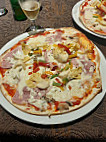 La Piazza Pizzeria food