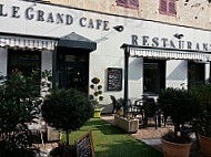 Le Grand Café outside