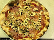 Pizzeria Maroni food