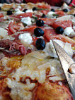 Pizza Des Lys food