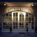 Luskin's Bistro outside