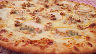 Becue Pizza Grill food
