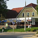 Centrum Etterem Panzio outside