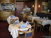 Café de Paris inside