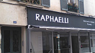 Raphaelli outside