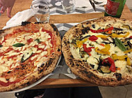 Pizzeria Tribunali food