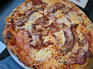 Lalucci La Pizzeria Costa Dhellerup food