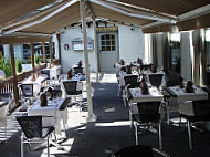 Le Restaurant Des Acacias inside