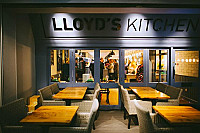 Lloyds Kitchen inside