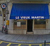 Vieux Martin outside