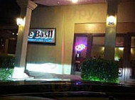 Le Basil outside
